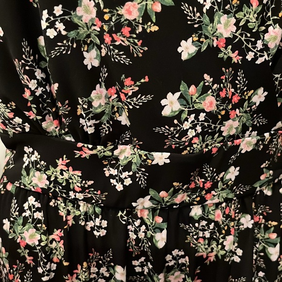 Jumpsuit MP cropped black floral- In excellenf used condition - Picture 2 of 4